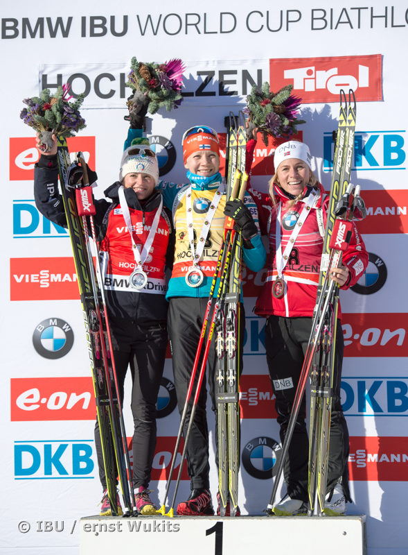 podio-biathlon-karin-oberhofer-hochfilzen.jpg